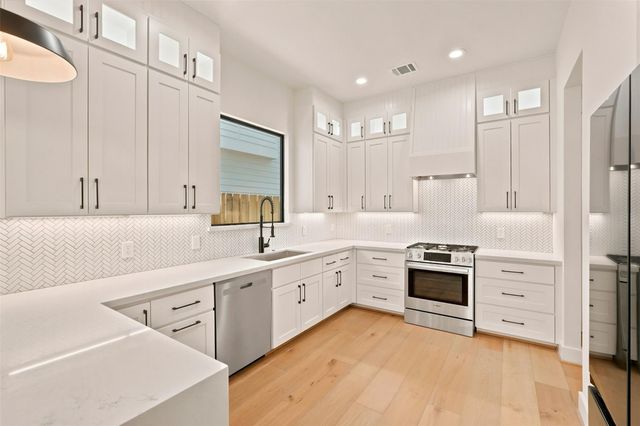 1435 Lawrence Street, Houston, TX 77008