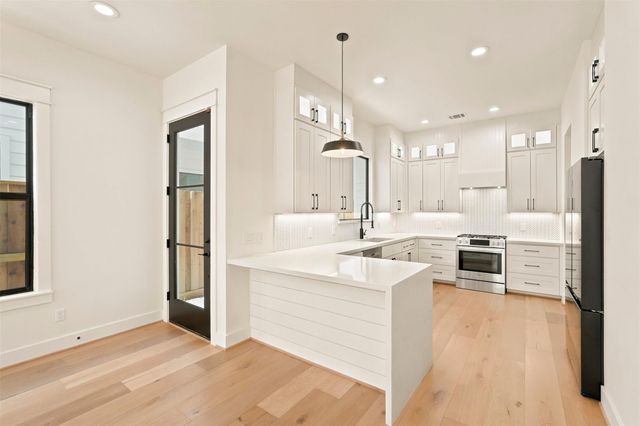 1435 Lawrence Street, Houston, TX 77008