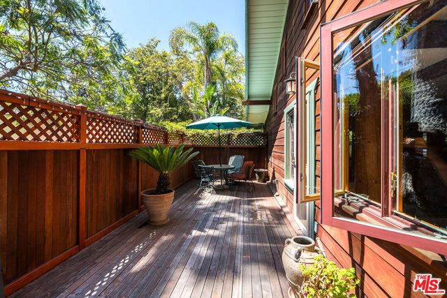 454 E Rustic Road, Santa Monica, CA 90402