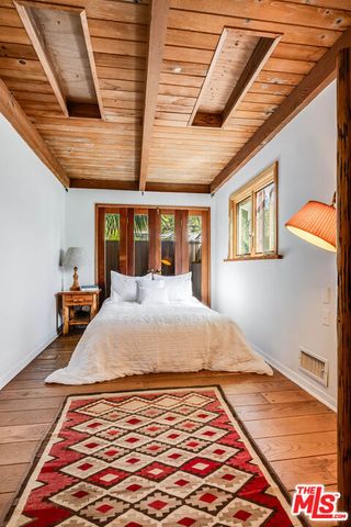 454 E Rustic Road, Santa Monica, CA 90402