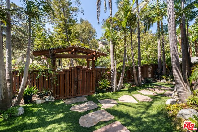 454 E Rustic Road, Santa Monica, CA 90402