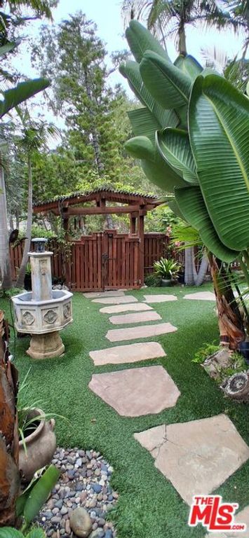 Image 2 of property listing at 454 E Rustic Road, Santa Monica, CA 90402