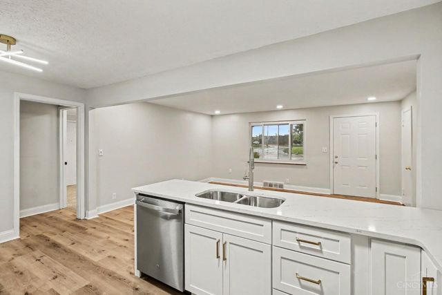 8997 Plainfield Road, Sycamore Twp, OH 45236