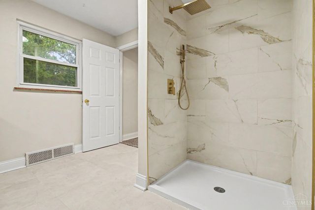 8997 Plainfield Road, Sycamore Twp, OH 45236