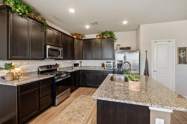 11947 Sunshine Park Drive N, Willis, TX 77318