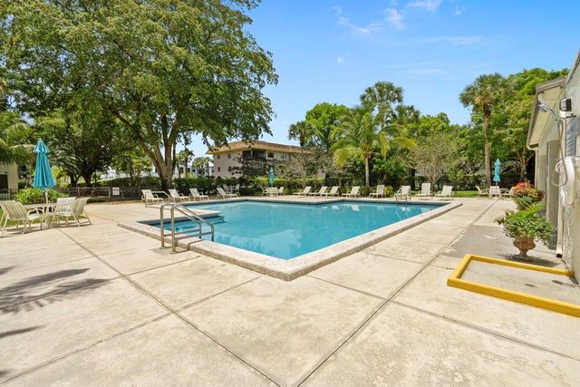 6075 N Sabal Palm Blvd 301, Tamarac, FL 33319