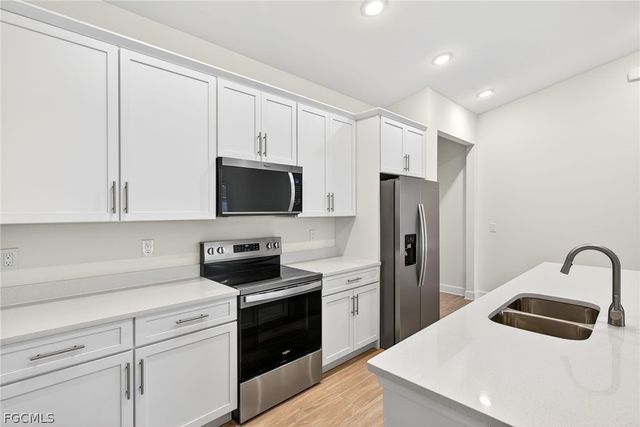 622 SW 30th TER, Cape Coral, FL 33914