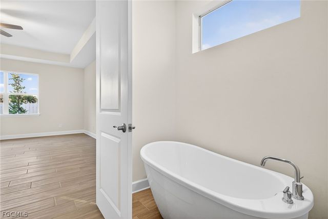 622 SW 30th TER, Cape Coral, FL 33914