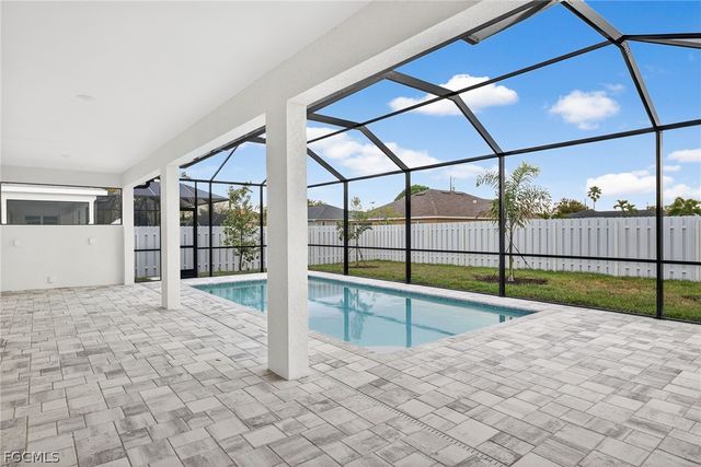 622 SW 30th TER, Cape Coral, FL 33914