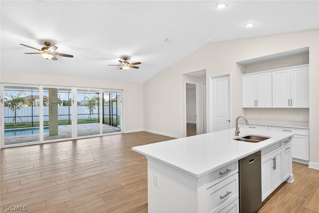 622 SW 30th TER, Cape Coral, FL 33914