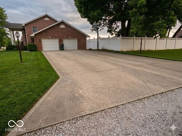 2490 E Northwood Avenue, Terre Haute, IN 47805