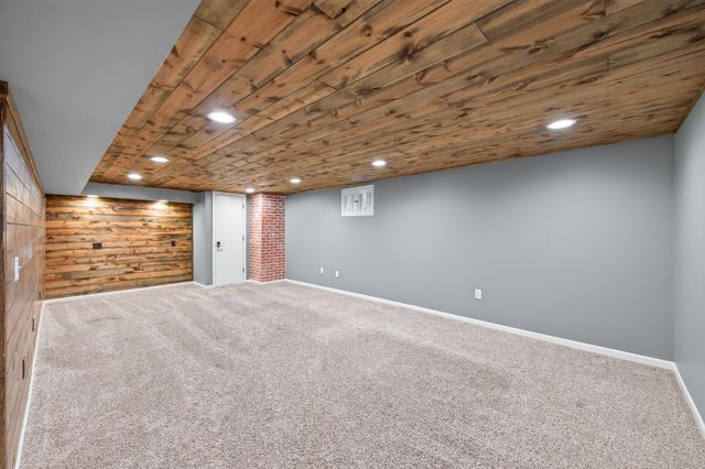 8000 Aster Drive N, Brooklyn Park, MN 55428