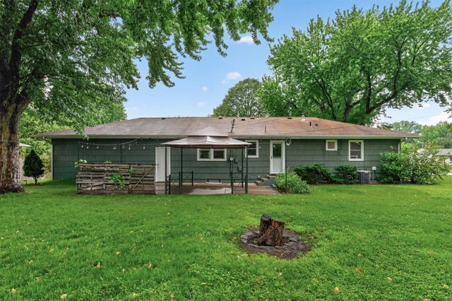 8000 Aster Drive N, Brooklyn Park, MN 55428