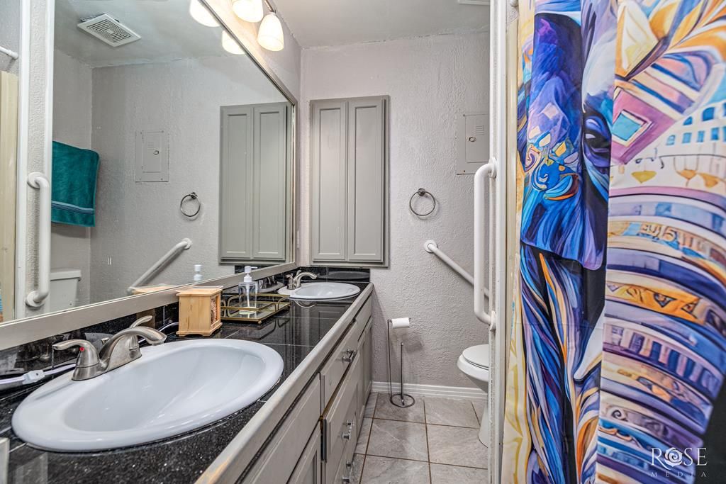 Image 18 of property listing at 330 Windham St, San Angelo, TX 76903