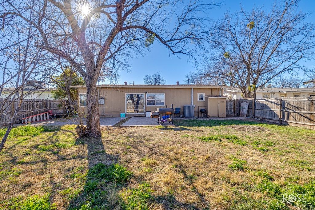 Image 24 of property listing at 330 Windham St, San Angelo, TX 76903