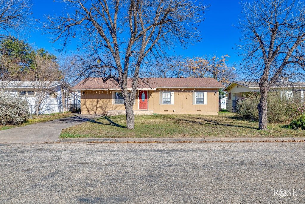 Image 26 of property listing at 330 Windham St, San Angelo, TX 76903
