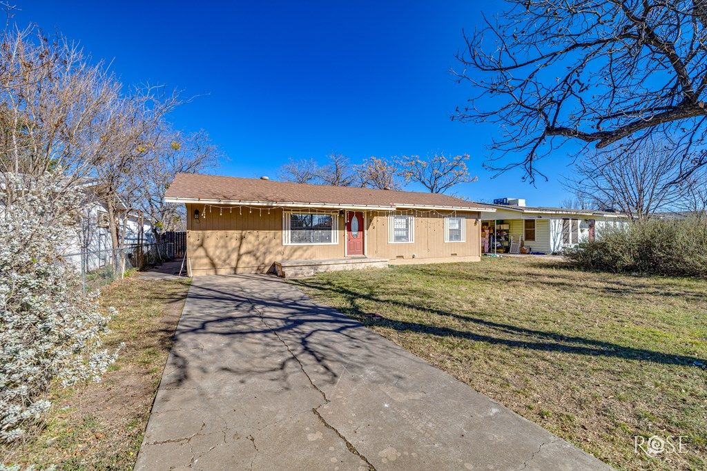 Image 27 of property listing at 330 Windham St, San Angelo, TX 76903