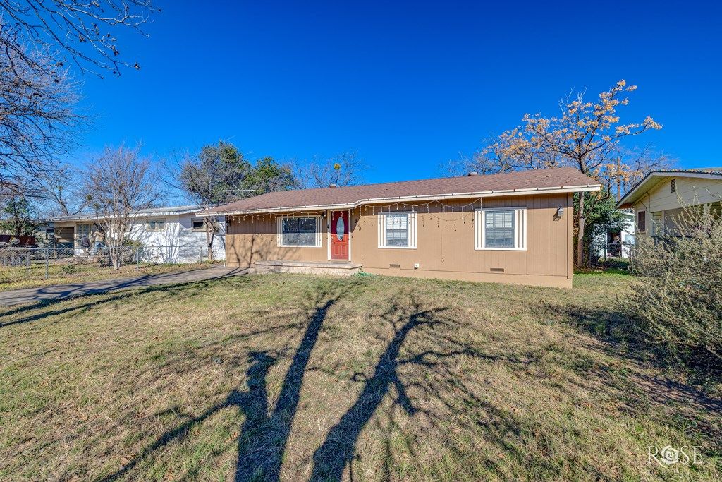 Image 28 of property listing at 330 Windham St, San Angelo, TX 76903