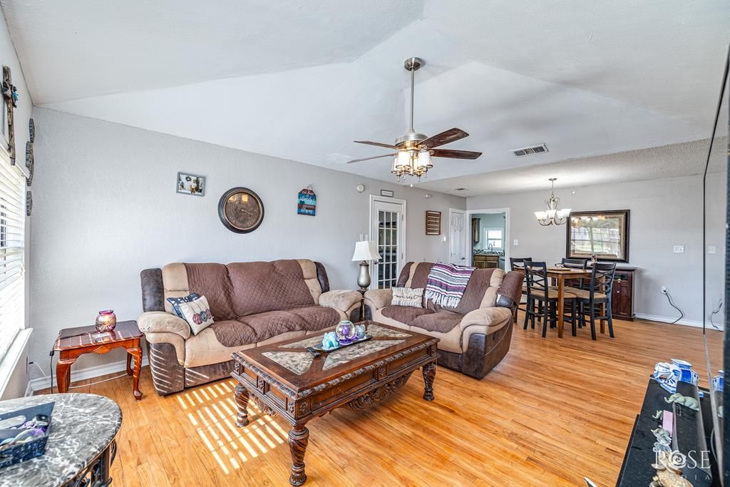 Image 3 of property listing at 330 Windham St, San Angelo, TX 76903