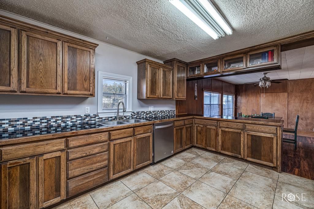 Image 7 of property listing at 330 Windham St, San Angelo, TX 76903
