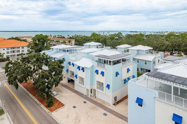 1413 BAYSHORE BOULEVARD 11, Dunedin, FL 34698
