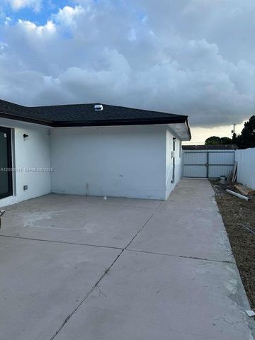 2041 NW 190th Ter, Miami Gardens, FL 33056