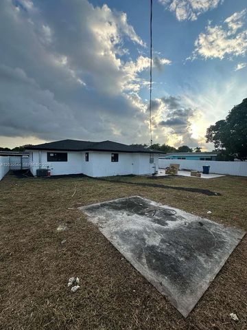 2041 NW 190th Ter, Miami Gardens, FL 33056