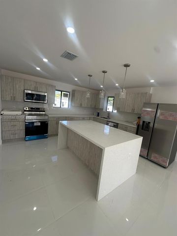 2041 NW 190th Ter, Miami Gardens, FL 33056