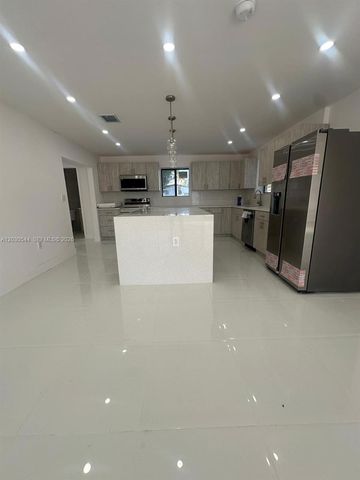 2041 NW 190th Ter, Miami Gardens, FL 33056