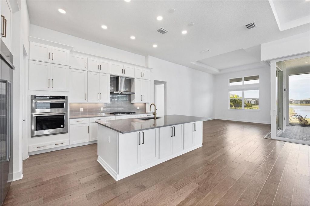 Image 16 of property listing at 17920 PALMISTE DRIVE, Bradenton, FL 34202