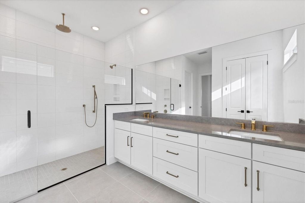 Image 27 of property listing at 17920 PALMISTE DRIVE, Bradenton, FL 34202