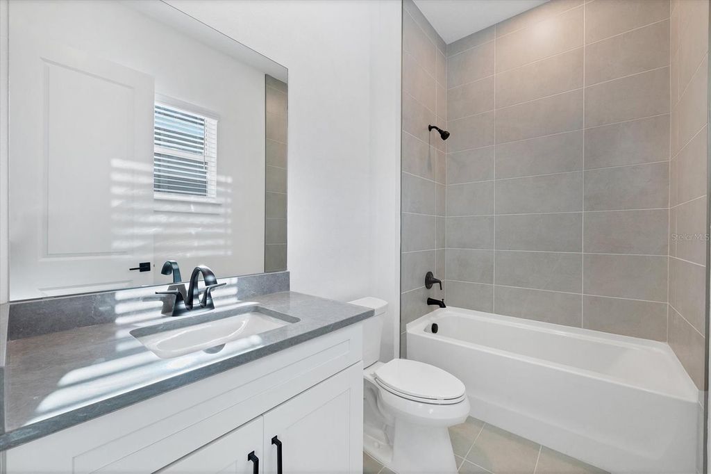 Image 31 of property listing at 17920 PALMISTE DRIVE, Bradenton, FL 34202