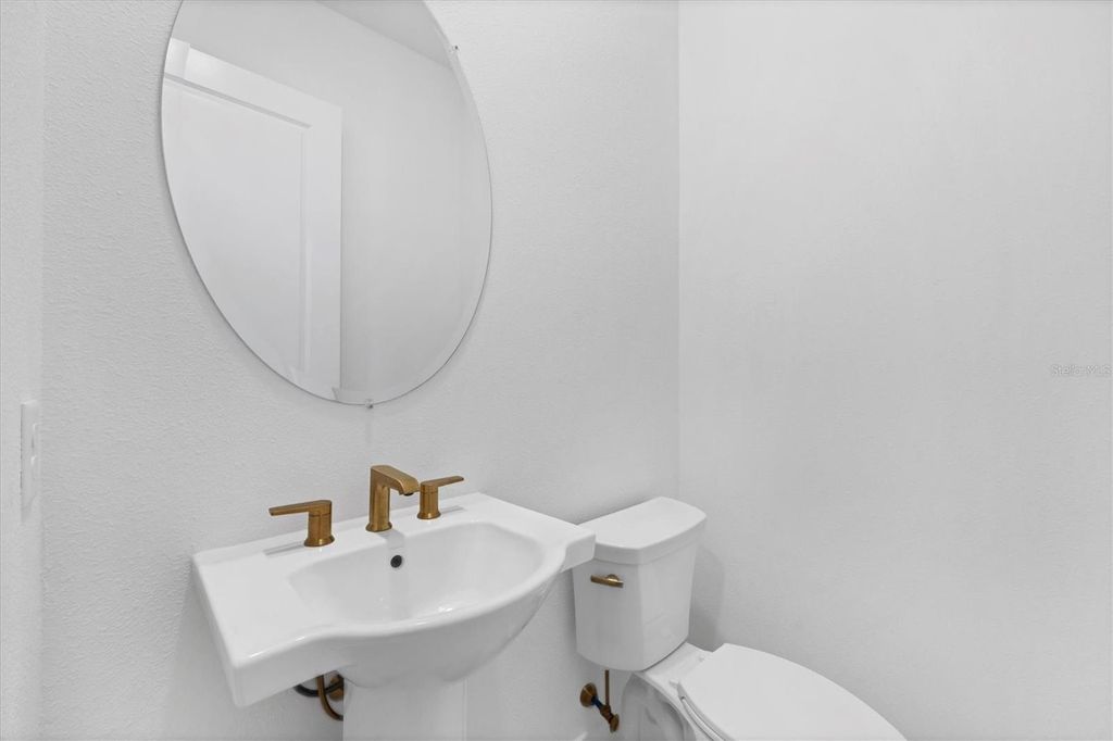 Image 32 of property listing at 17920 PALMISTE DRIVE, Bradenton, FL 34202