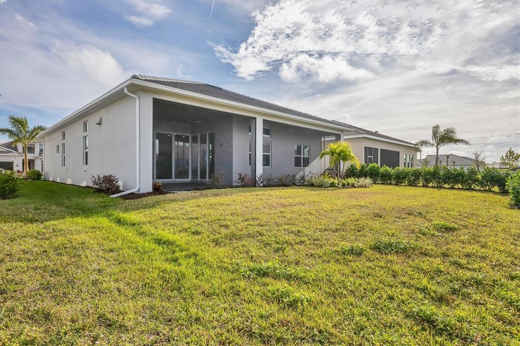 Image 40 of property listing at 17920 PALMISTE DRIVE, Bradenton, FL 34202