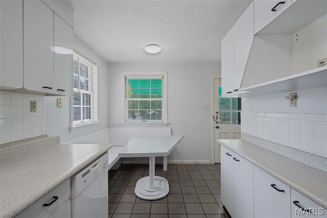 8312 Old Bonhomme Road, University City, MO 63132