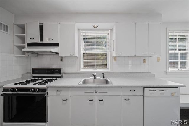 8312 Old Bonhomme Road, University City, MO 63132