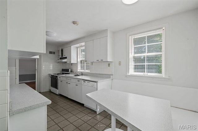 8312 Old Bonhomme Road, University City, MO 63132