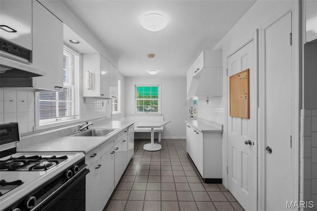 8312 Old Bonhomme Road, University City, MO 63132