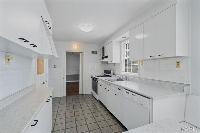 8312 Old Bonhomme Road, University City, MO 63132