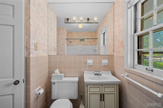 8312 Old Bonhomme Road, University City, MO 63132