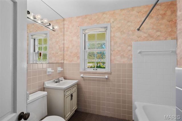 8312 Old Bonhomme Road, University City, MO 63132