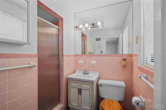 8312 Old Bonhomme Road, University City, MO 63132