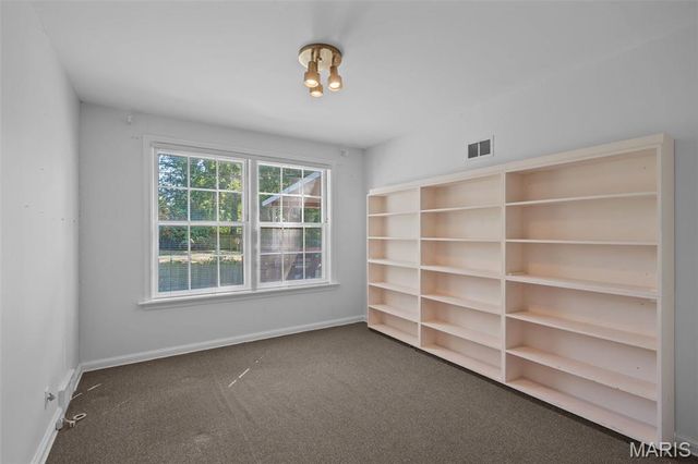 8312 Old Bonhomme Road, University City, MO 63132