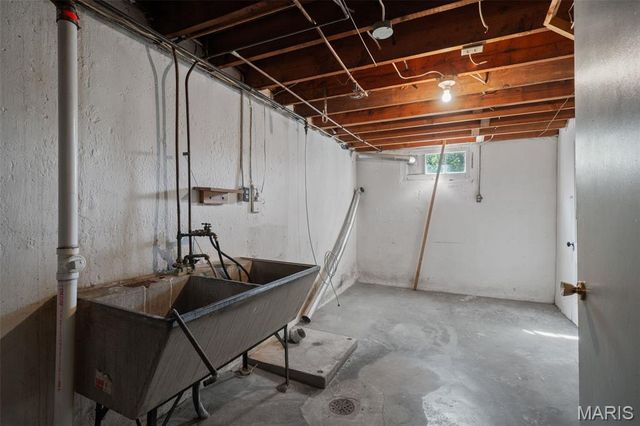 8312 Old Bonhomme Road, University City, MO 63132