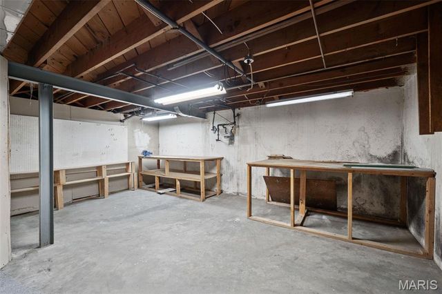 8312 Old Bonhomme Road, University City, MO 63132