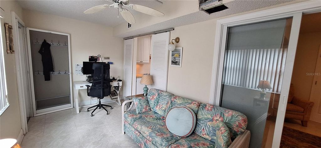 Image 16 of property listing at 10035 63RD AVENUE N 3, St Petersburg, FL 33708