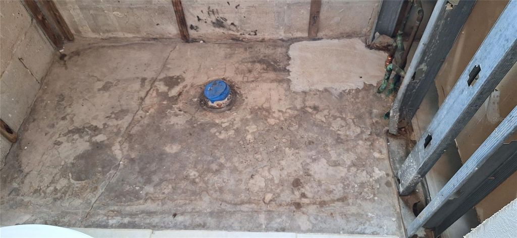 Image 20 of property listing at 10035 63RD AVENUE N 3, St Petersburg, FL 33708