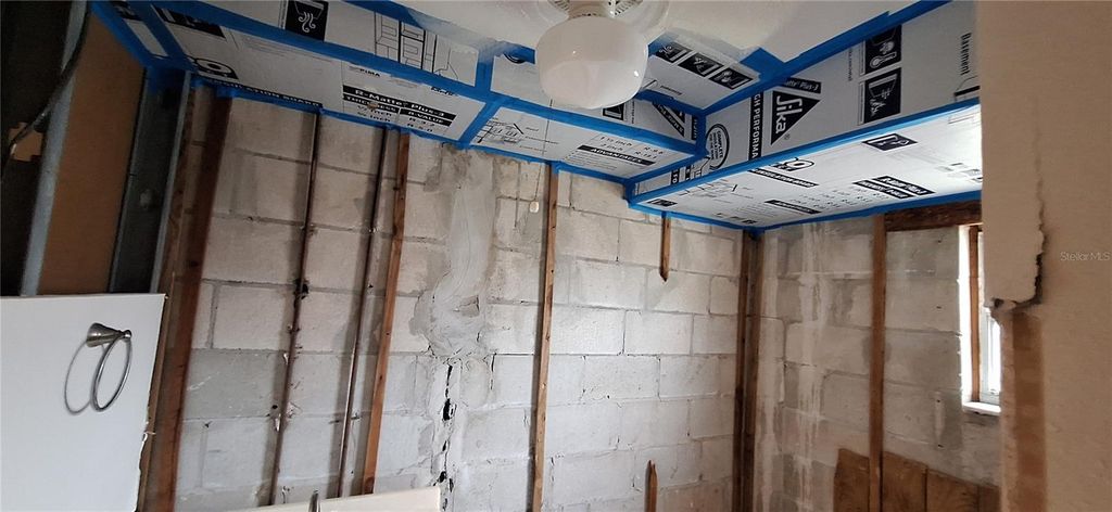 Image 21 of property listing at 10035 63RD AVENUE N 3, St Petersburg, FL 33708