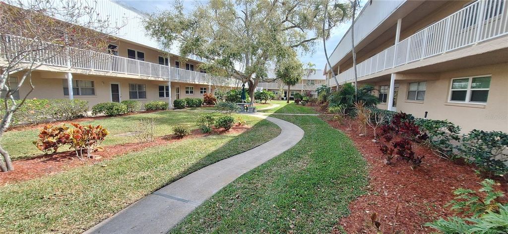 Image 25 of property listing at 10035 63RD AVENUE N 3, St Petersburg, FL 33708