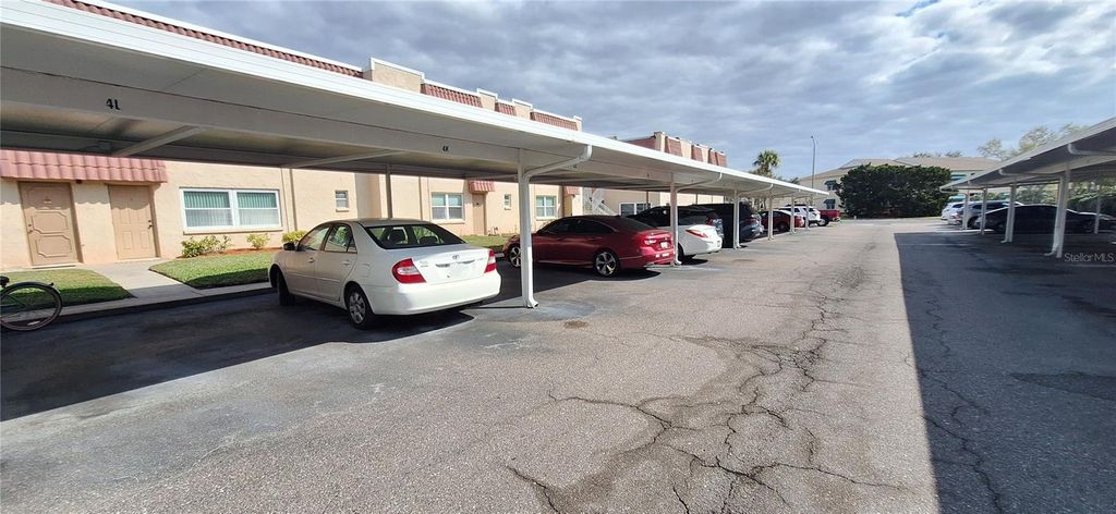 Image 26 of property listing at 10035 63RD AVENUE N 3, St Petersburg, FL 33708